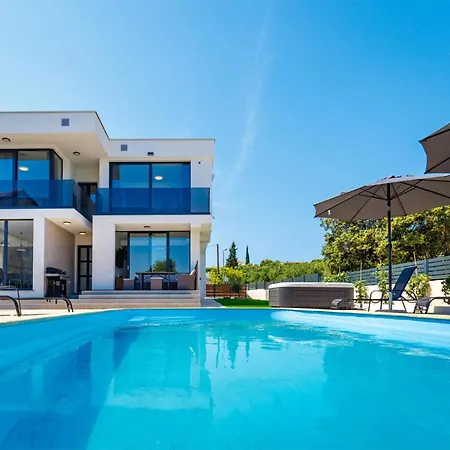 Semesterbostad Amazing In With Sauna Drače