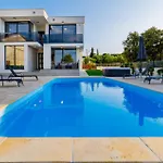Nice Home In Drace With Sauna Hébergement de vacances